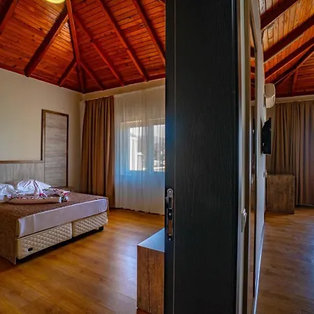 Hotel Senza Garden Club Konaklı