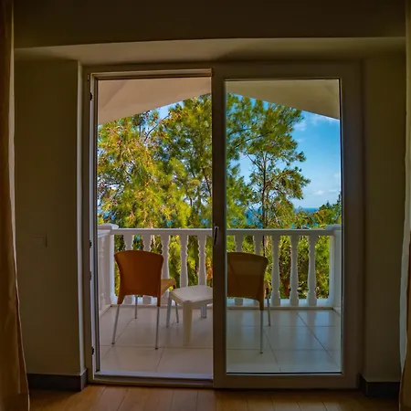 Hotel Senza Garden Club