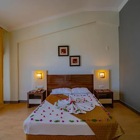 Hotel Senza Garden Club