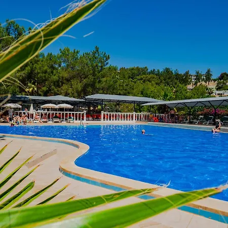 מלון Senza Garden Club 5*