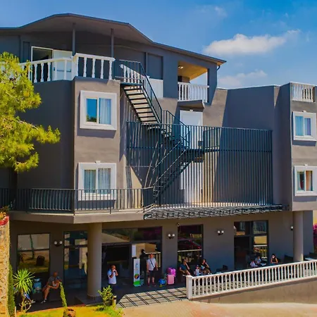 Hotel Senza Garden Club Konaklı