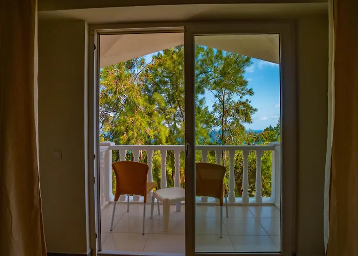 Hotel Senza Garden Club